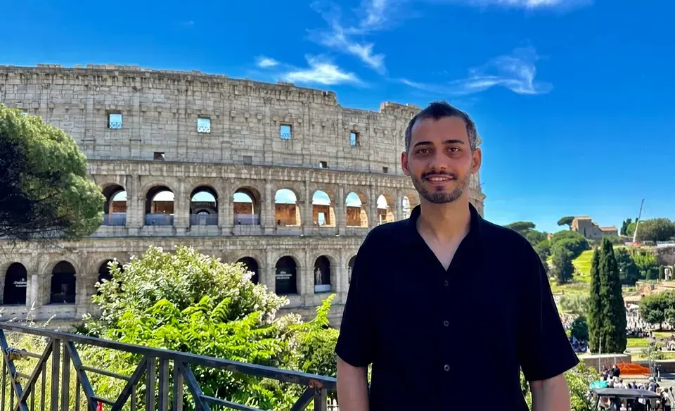 Emir Balın in front of the Colosseum in Rome
